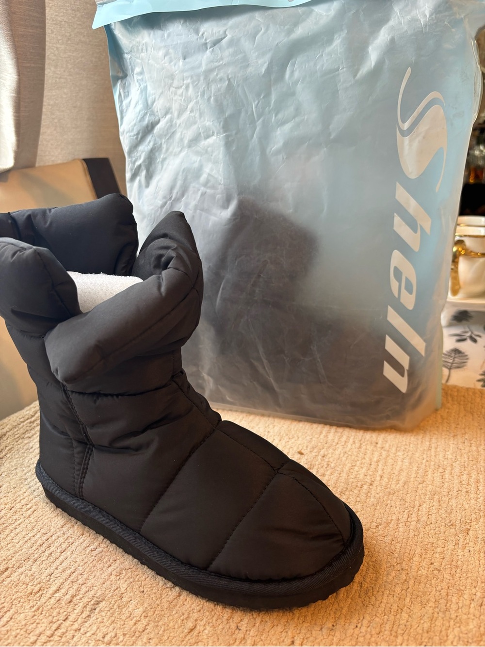SHEIN Black Waved Sole Boot